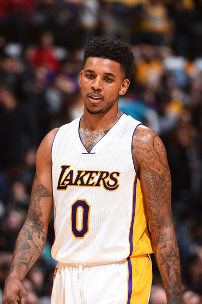 他站在最前 他站在最前