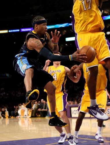 中超：上海海港主场4-1大胜深圳